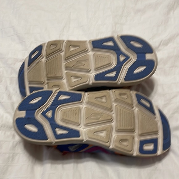 Sketcher’s GoRun Sneakers - Picture 3 of 4